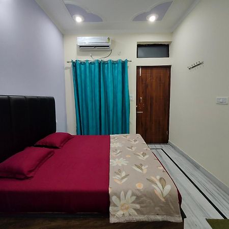 Deepak Homestay Rishīkesh Exteriör bild